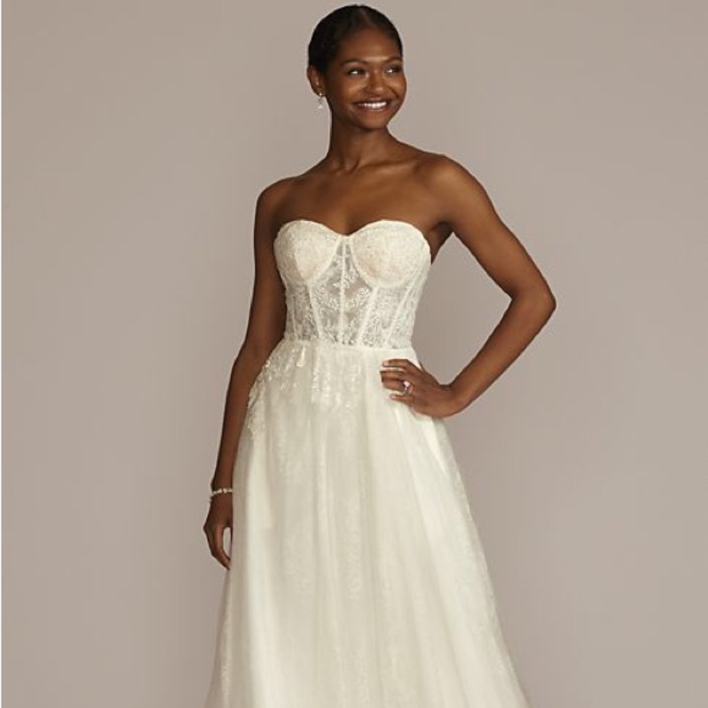 HOST PICK ✨ Floral Appliqué Corset Bodice Wedding Gown 🤍 - Picture 3 of 17